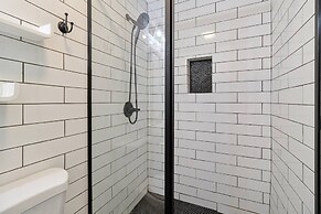 Chic Retreat Near Airport & Downtown Nashville by RedAwning