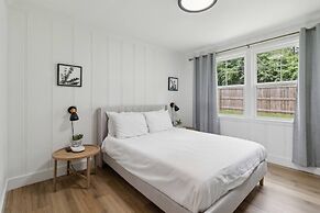 Chic Retreat Near Airport & Downtown Nashville by RedAwning