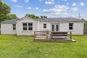 Chic Retreat Near Airport & Downtown Nashville by RedAwning