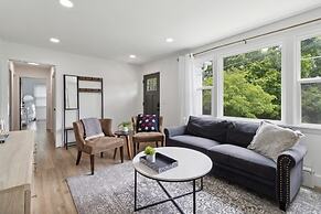 Chic Retreat Near Airport & Downtown Nashville by RedAwning