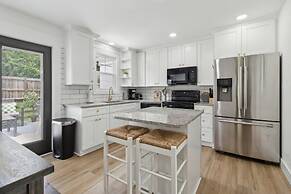 Chic Retreat Near Airport & Downtown Nashville by RedAwning