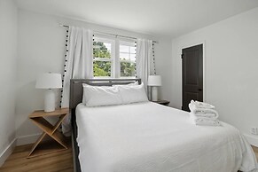 Chic Retreat Near Airport & Downtown Nashville by RedAwning