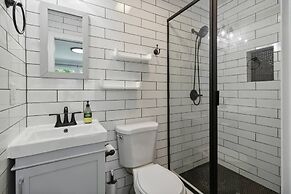Chic Retreat Near Airport & Downtown Nashville by RedAwning