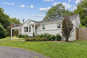 Chic Retreat Near Airport & Downtown Nashville by RedAwning