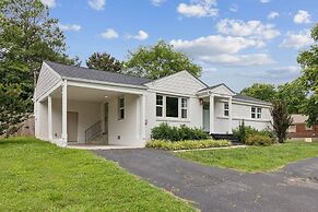 Chic Retreat Near Airport & Downtown Nashville by RedAwning