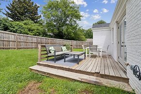 Chic Retreat Near Airport & Downtown Nashville by RedAwning