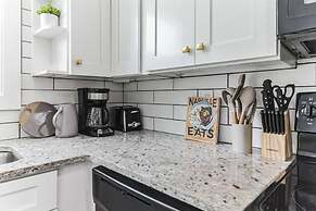 Chic Retreat Near Airport & Downtown Nashville by RedAwning