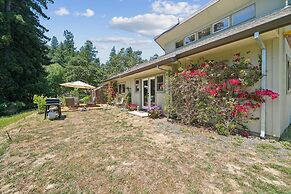 Compass Rose Reserve 2 Bedroom Home by RedAwning