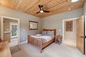 Compass Rose Reserve 2 Bedroom Home by RedAwning