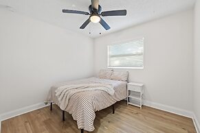 Sunny Palmetto Oasis: 4br Home With Private Pool 4 Bedroom Home by Red