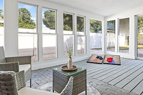 Sunny Palmetto Oasis: 4br Home With Private Pool 4 Bedroom Home by Red
