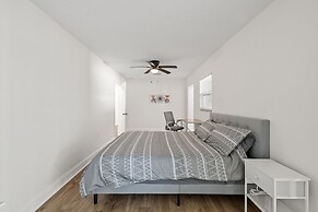 Sunny Palmetto Oasis: 4br Home With Private Pool 4 Bedroom Home by Red