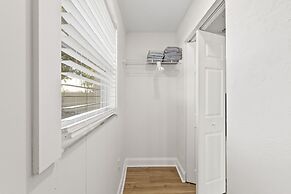 Sunny Palmetto Oasis: 4br Home With Private Pool 4 Bedroom Home by Red