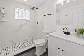 Sunny Palmetto Oasis: 4br Home With Private Pool 4 Bedroom Home by Red