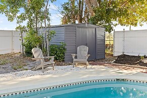 Sunny Palmetto Oasis: 4br Home With Private Pool 4 Bedroom Home by Red