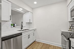 Sunny Palmetto Oasis: 4br Home With Private Pool 4 Bedroom Home by Red