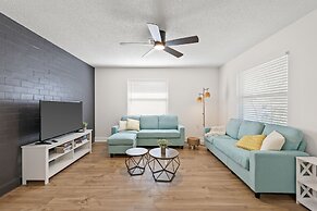 Sunny Palmetto Oasis: 4br Home With Private Pool 4 Bedroom Home by Red