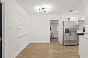 Sunny Palmetto Oasis: 4br Home With Private Pool 4 Bedroom Home by Red