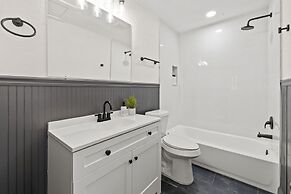 Sunny Palmetto Oasis: 4br Home With Private Pool 4 Bedroom Home by Red