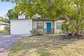 Sunny Palmetto Oasis: 4br Home With Private Pool 4 Bedroom Home by Red