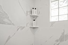 Sunny Palmetto Oasis: 4br Home With Private Pool 4 Bedroom Home by Red