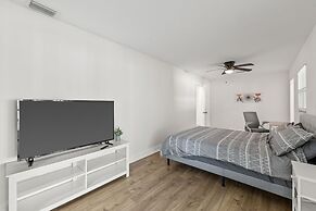 Sunny Palmetto Oasis: 4br Home With Private Pool 4 Bedroom Home by Red