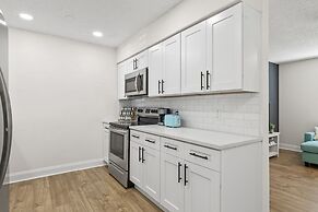 Sunny Palmetto Oasis: 4br Home With Private Pool 4 Bedroom Home by Red