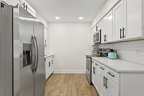 Sunny Palmetto Oasis: 4br Home With Private Pool 4 Bedroom Home by Red