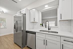 Sunny Palmetto Oasis: 4br Home With Private Pool 4 Bedroom Home by Red