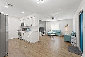 Sunny Palmetto Oasis: 4br Home With Private Pool 4 Bedroom Home by Red