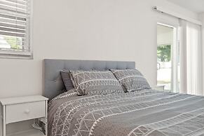 Sunny Palmetto Oasis: 4br Home With Private Pool 4 Bedroom Home by Red