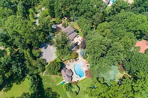 Serene Haven: Stunning Yard, Pool, And Views 4 Bedroom Home by RedAwni