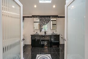 Serene Haven: Stunning Yard, Pool, And Views 4 Bedroom Home by RedAwni