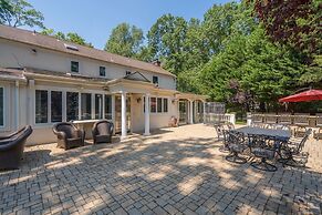 Serene Haven: Stunning Yard, Pool, And Views 4 Bedroom Home by RedAwni