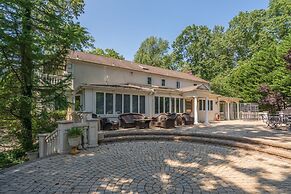 Serene Haven: Stunning Yard, Pool, And Views 4 Bedroom Home by RedAwni