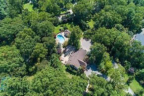 Serene Haven: Stunning Yard, Pool, And Views 4 Bedroom Home by RedAwni