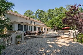 Serene Haven: Stunning Yard, Pool, And Views 4 Bedroom Home by RedAwni