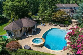 Serene Haven: Stunning Yard, Pool, And Views 4 Bedroom Home by RedAwni