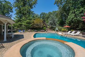 Serene Haven: Stunning Yard, Pool, And Views 4 Bedroom Home by RedAwni