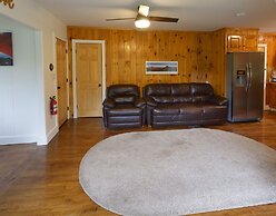 Qutie Pie House 2 Bedroom Home by RedAwning