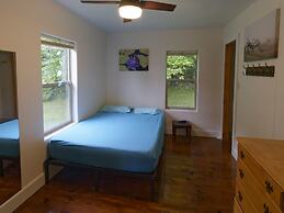 Qutie Pie House 2 Bedroom Home by RedAwning