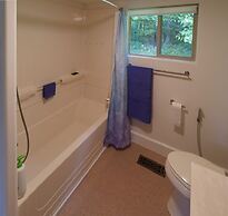 Qutie Pie House 2 Bedroom Home by RedAwning