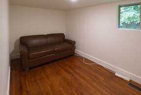 Qutie Pie House 2 Bedroom Home by RedAwning