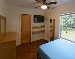 Qutie Pie House 2 Bedroom Home by RedAwning