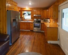 Qutie Pie House 2 Bedroom Home by RedAwning