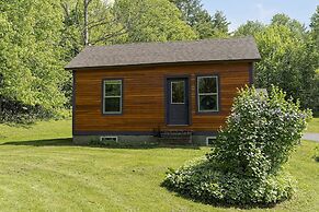 Qutie Pie House 2 Bedroom Home by RedAwning