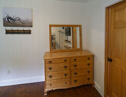 Qutie Pie House 2 Bedroom Home by RedAwning