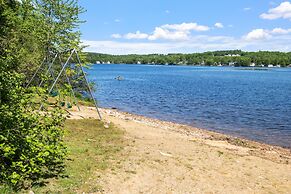 Idyllic Lakeside Getaway 4 Bedroom Home by RedAwning