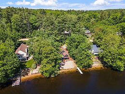 Idyllic Lakeside Getaway 4 Bedroom Home by RedAwning