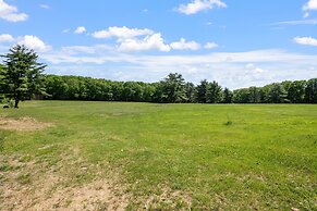 Idyllic Lakeside Getaway 4 Bedroom Home by RedAwning